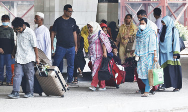 ঈদের আগে ছুটি বাড়ানোর দাবি