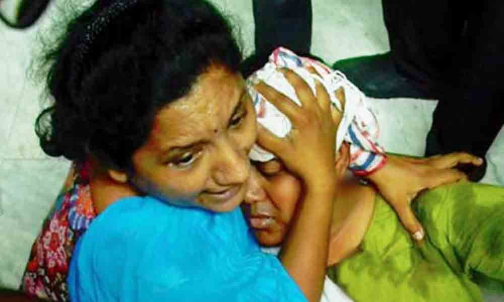 চট্টগ্রামে মানববন্ধনে হামলা, জানা গেল নারীকে লাথি মারা যুবকের পরিচয়