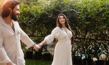 ৯ বছরের বড় জয়নবকে বিয়ে করছেন আখিল