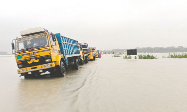প্লাবিত ১০ জেলা, হাতিয়া-সন্দ্বীপ বিচ্ছিন্ন
