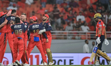 আইপিএলের ফাইনালে কোহলির বেঙ্গালুরু
