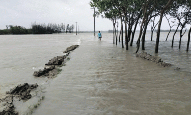 লক্ষ্মীপুরে ৪০ গ্রাম প্লাবিত, মানুষের দুর্ভোগ
