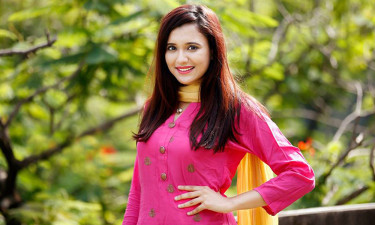 তাণ্ডবের আইটেম গানে নাচবেন সাবিলা নূর