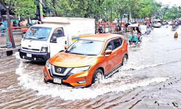 রাজধানীতে জলাবদ্ধতায় জনদুর্ভোগ