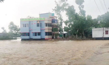 ভারি বৃষ্টিতে খাগড়াছড়ির পাঁচ স্থানে পাহাড়ধস লংগদু বিচ্ছিন্ন
