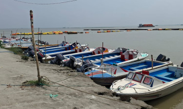 ভাড়া বৃদ্ধির দাবিতে আরিচা-কাজিরহাট রুটে স্পিডবোট চলাচল বন্ধ
