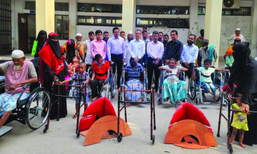 চাঁদপুরে শারীরিক প্রতিবন্ধীরা পেল সহায়ক উপকরণ