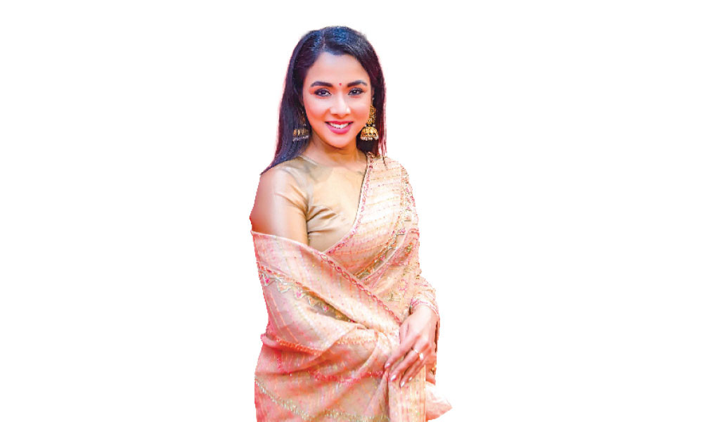 হাসতে হাসতে গড়িয়ে পড়ছিলাম সবাই