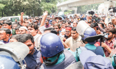 পুলিশের বাধার মুখে পড়ে ‘জুলাই ঐক্য’