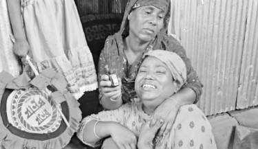 ভুট্টাক্ষেতে বিদ্যুৎস্পৃষ্ট হয়ে ৩ শ্রমিকের প্রাণহানি
