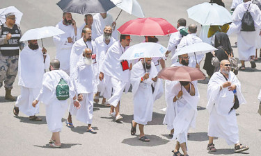 আজ পবিত্র হজ ‘লাব্বাইক’ ধ্বনিতে মুখর হবে আরাফাত
