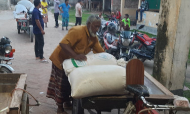 কালোবাজার থেকে দরিদ্রদের ১৫৪৫ কেজি ‘ঈদের চাল’ জব্দ
