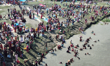 চাঁপাইনবাবগঞ্জের পাগলা নদীতে ‘দশহারা গঙ্গাস্নান’