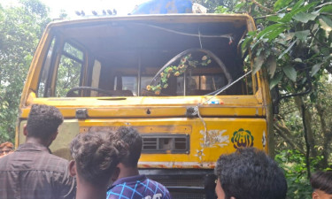 চাঁপাইনবাবগঞ্জে ট্রাকের সঙ্গে অটোরিকশার সংঘর্ষে নিহত ২, আহত ৫