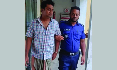 সাদেক হোসেন খোকার ওপর হামলাকারী জনতার হাতে আটক, অতঃপর ...