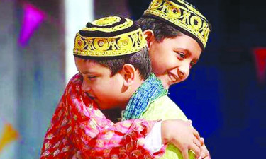 রাত পোহালেই ঈদ, দেশজুড়ে উৎসবের আমেজ