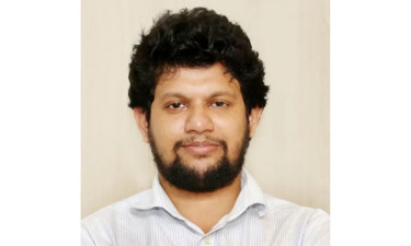 হেয়ার রোড মসজিদে ঈদের নামাজ আদায় করলেন তথ্য উপদেষ্টা