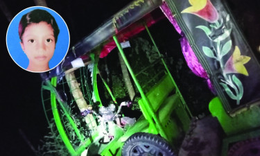 পার হওয়ার সময় অটোরিকশার ধাক্কা, প্রাণ গেল শিশু শিক্ষার্থীর