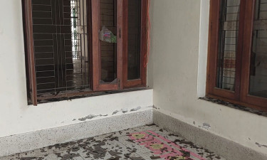 রবীন্দ্র কাছারিতে ঘুরতে আসা দর্শনার্থীকে মারধর, প্রতিবাদে মানববন্ধন, অডিটরিয়াম ভাঙচুর