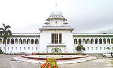 ষোড়শ সংশোধনীর মাধ্যমে বিচার বিভাগকে অধীন করা হয়েছিল