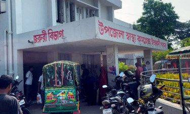 পাবনায় কাভার্ড ভ্যানচাপায় মা-মেয়েসহ নিহত ৩