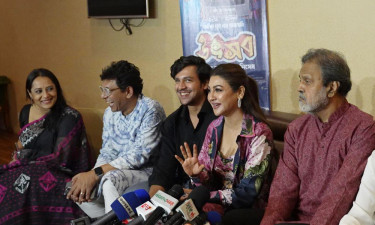 ‘উৎসব’-এর টিকিট নিয়ে হাহাকার, শো বাড়ানোর দাবি পরিচালকের