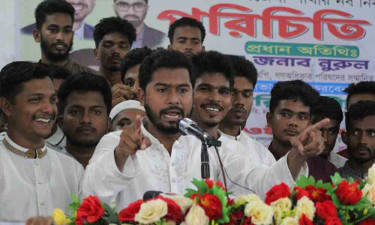 সরকারি কর্মকর্তাদের কঠোর হুঁশিয়ারি দিলেন সাবেক ভিপি নুর