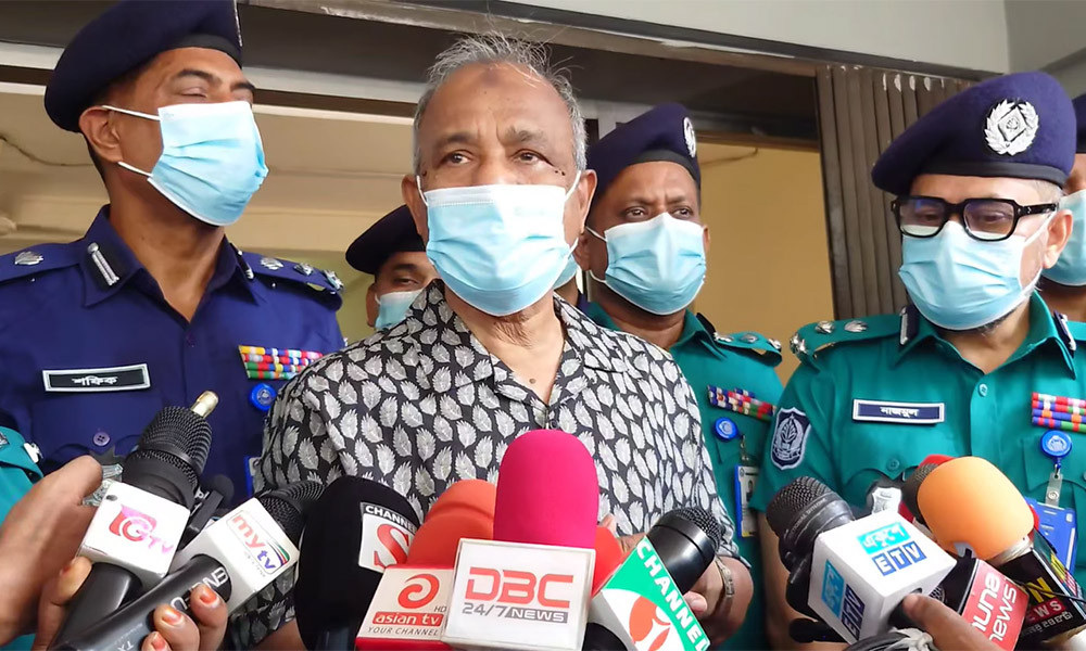 তারেক রহমানের দেশে ফিরতে কোনো বাধা নেই : স্বরাষ্ট্র উপদেষ্টা