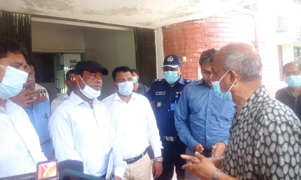 ইউক্যালিপটাস ও আকাশমনি গাছ কেটে ফেলা হবে : স্বরাষ্ট্র উপদেষ্টা