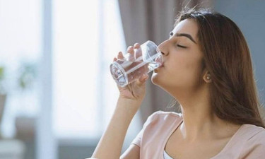 পানি পান করলেই গলবে মেদ, মানতে হবে যে নিয়ম