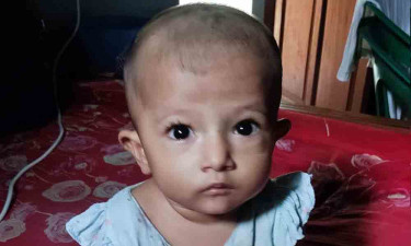 সন্তানকে বাঁচাতে বিত্তবানদের সাহায্য চেয়ে অঝোরে কাঁদলেন বাবা