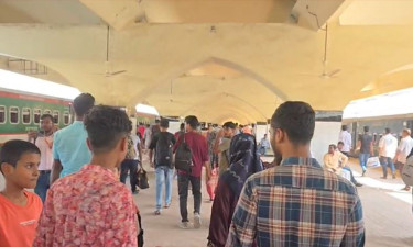 এখনও রাজধানী ছাড়ছে মানুষ