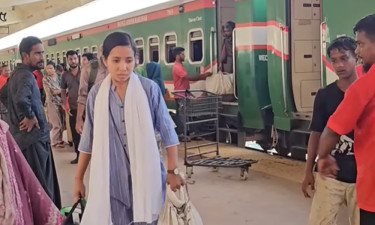 কাউন্টারের বাইরেও ট্রেনের টিকিট বিক্রির অভিযোগ