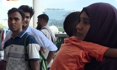 বিমানবন্দরে প্রবাসীদের বিদায়ের স্থান যেন শোকাচ্ছন্ন এক প্রান্তর
