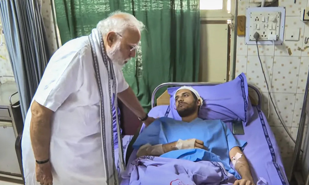 বিমান দুর্ঘটনায় একমাত্র জীবিত ব্যক্তির সঙ্গে কথা বললেন মোদি