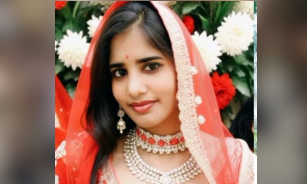 নড়াইলে বাড়ির পাশের ঝোপঝাড়ে মিলল গৃহবধূর মরদেহ, স্বামী পলাতক