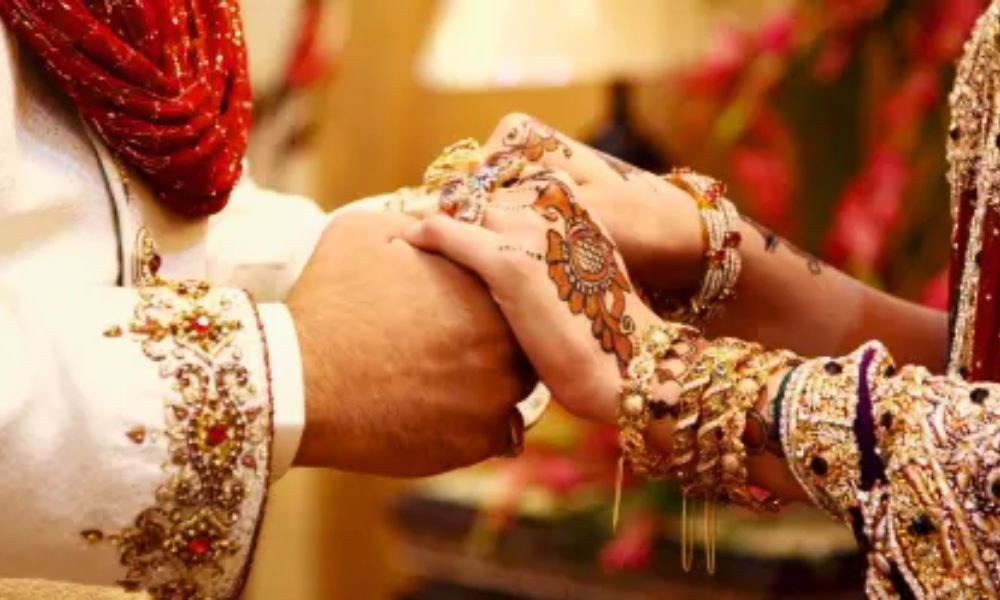 নববধূর সাজপোশাক পছন্দ না হওয়ায় বরপক্ষকে পিটুনি
