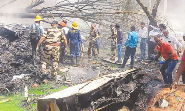 ভারতে বিমান বিধ্বস্ত, নিহত ২৯৪