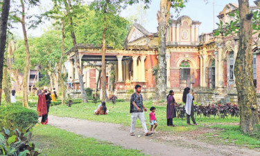 ঈদের ছুটিতে দর্শনার্থীদের আগ্রহের কেন্দ্রে শশীলজ