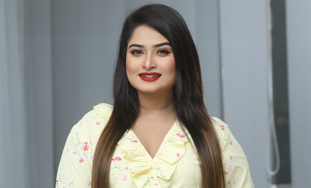 Semiz odamning porno surati, peeing va jerking