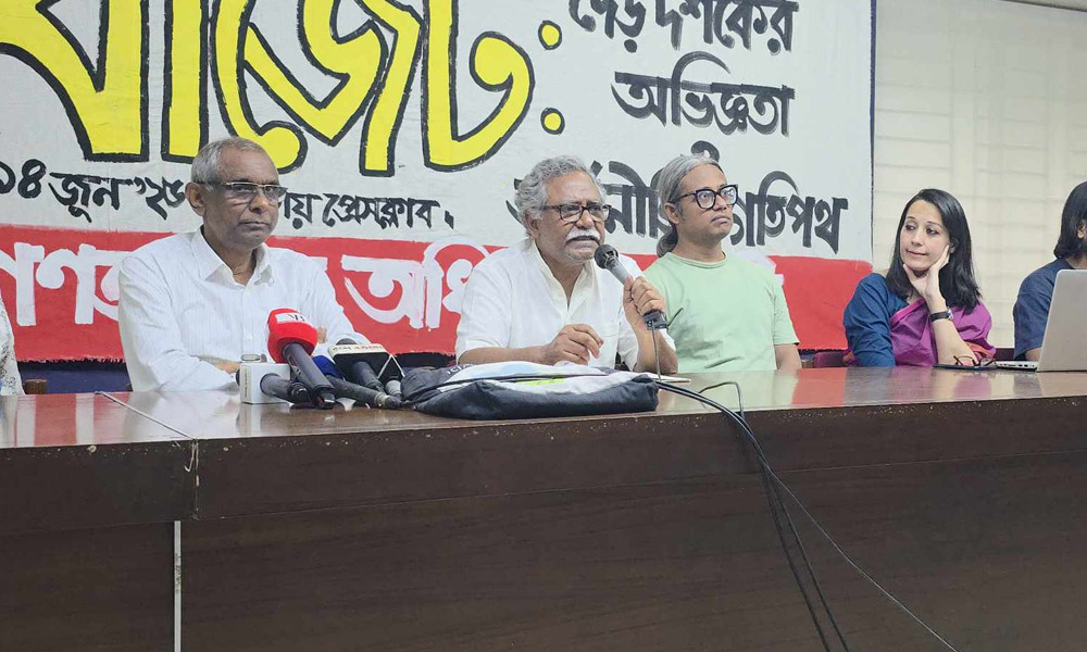 ট্রাম্প ও আইএমএফের পায়ের ওপর দাঁড়ানো এবারের বাজেট : আনু মুহাম্মদ