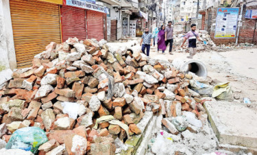 ধীরগতির কারণে দুর্ভোগে রয়েছে এলাকাবাসী