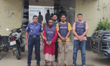 ৫০০ টাকা না দেওয়ায় স্ত্রীকে হত্যার পর খাটের নিচে রেখে পালিয়েছিলেন স্বামী
