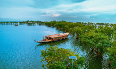 বর্ষায় অপরূপ টাঙ্গুয়ার হাওর, যেভাবে ঘুরতে যাবেন