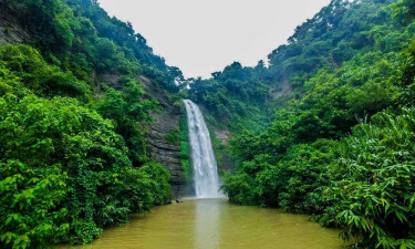 সহস্রধারা ঝর্ণায় ঘুরতে গিয়ে স্কুলছাত্রের মৃত্যু