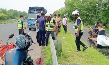 এক্সপ্রেসওয়েতে নিয়ন্ত্রণ হারিয়ে মোটরসাইকেল আরোহীর মৃত্যু