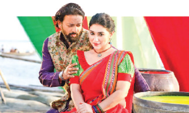 লাল শাড়ি