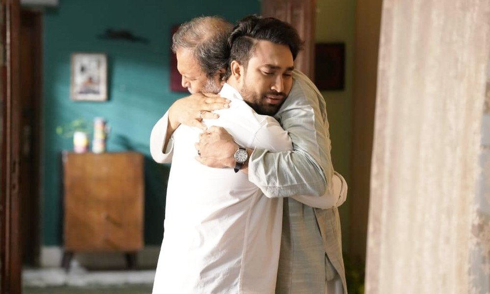মুগ্ধতা ছড়াচ্ছে ছাত্র-শিক্ষকের নাটক ‘সম্মান’