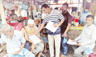 বরগুনায় ডেঙ্গু প্রতিরোধে লিফলেট বিতরণ