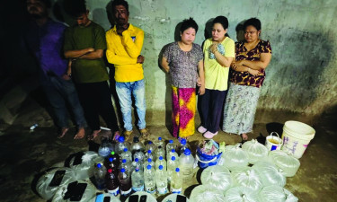 কক্সবাজারে সেনা অভিযানে ২০০ লিটার চোলাই মদ উদ্ধার, আটক ৬